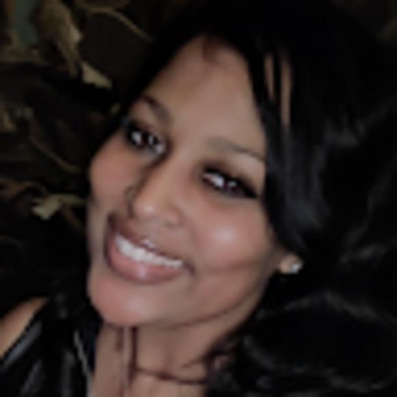 Meet your Posher, Layvette - Picture 1 of 1